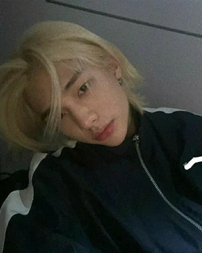 02 - Hwang Hyunjin
